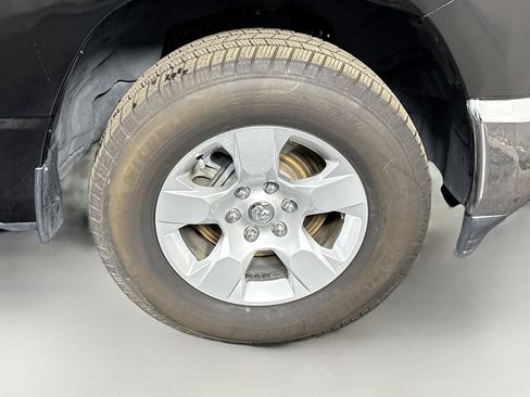 Used 2019 RAM 1500 Big Horn image 32