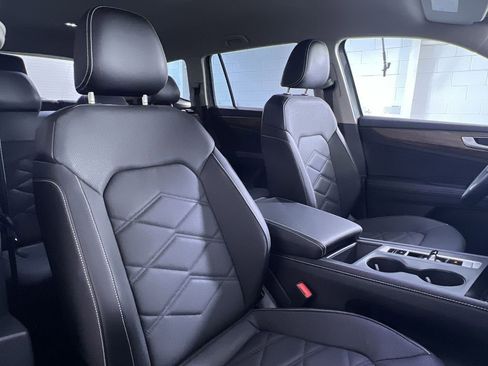 Used 2025 Volkswagen Atlas SE image 29