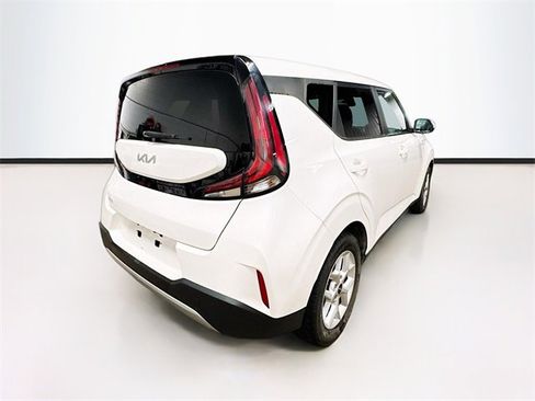 Used 2023 Kia Soul LX w/ LX Technology Package image 7