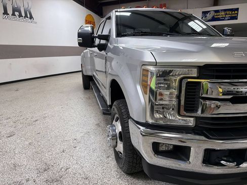 Used 2019 Ford F350 XLT w/ XLT Premium Package AWD/4WD image 14