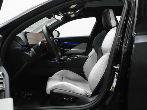 Used 2025 BMW M5 Touring image 2