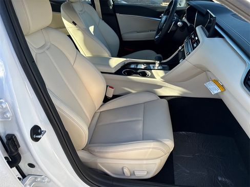 New 2026 Genesis G70 2.5T image 13