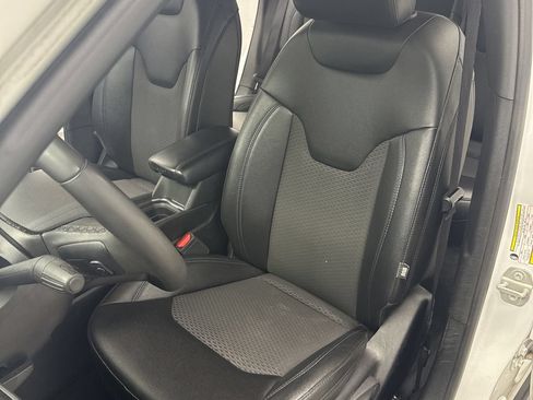 Used 2024 Jeep Compass Latitude AWD/4WD image 9