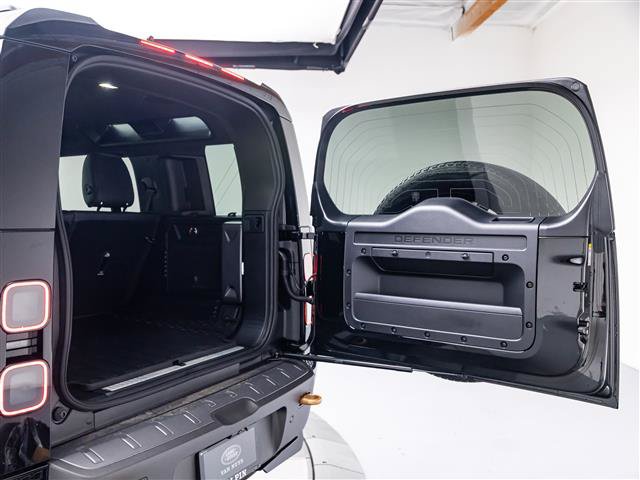 New 2026 Land Rover Defender 110 OCTA AWD/4WD image 32