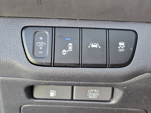 Used 2020 Hyundai Ioniq Limited image 15