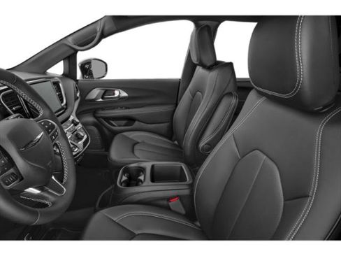 Certified 2025 Chrysler Voyager LX FWD image 8
