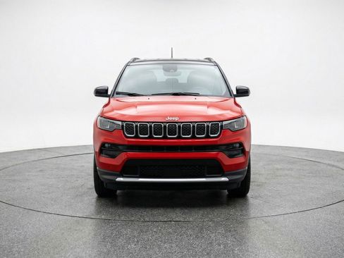 Used 2025 Jeep Compass Limited image 2