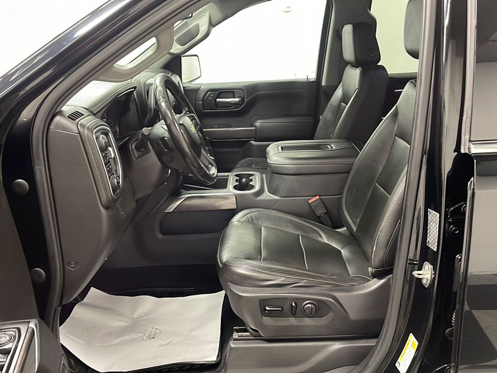 Used 2019 Chevrolet Silverado 1500 LTZ w/ LTZ Plus Package AWD/4WD image 2