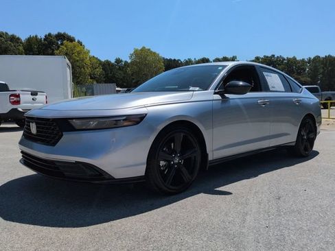 Used 2025 Honda Accord Sport image 8
