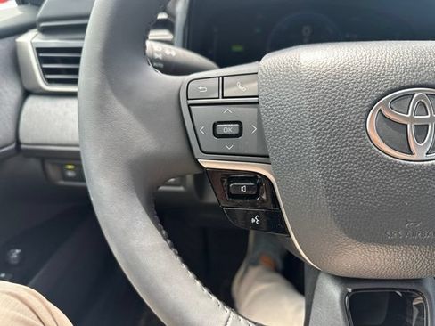 Used 2025 Toyota Camry LE w/ Convenience Package FWD image 6
