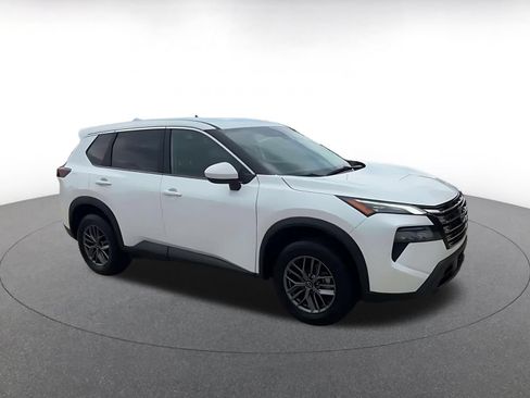 Used 2026 Nissan Rogue SV FWD image 2