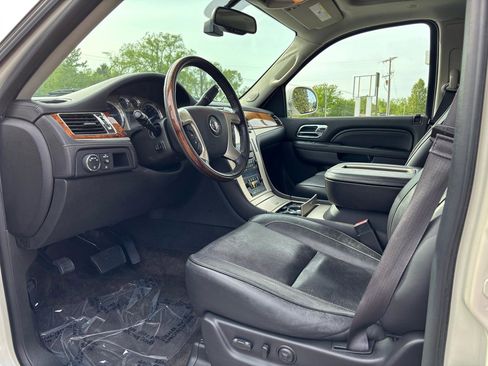 Used 2014 Cadillac Escalade Platinum AWD/4WD image 16