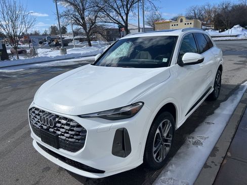 Used 2025 Audi Q5 Premium w/ Convenience Package image 48