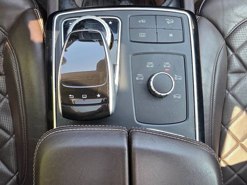 Used 2017 Mercedes-Benz GLS 550 4MATIC image 28