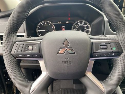 New 2025 Mitsubishi Outlander SE image 23
