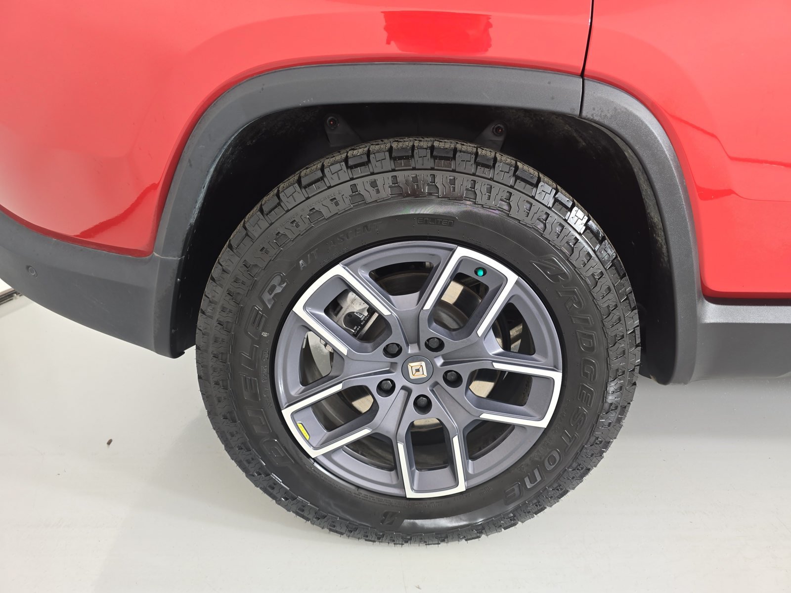 Used 2024 Rivian R1S Adventure Dual AWD/4WD image 12