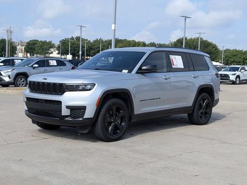 Used 2023 Jeep Grand Cherokee L Laredo AWD/4WD image 9