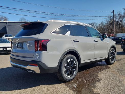 New 2026 Kia Sorento S w/ S Panoramic Sunroof Package image 4