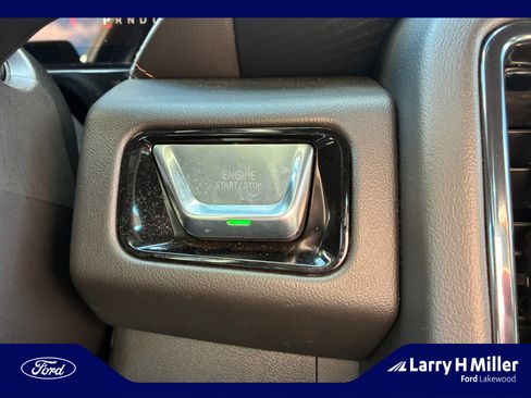 Used 2025 GMC Yukon XL AT4 image 30