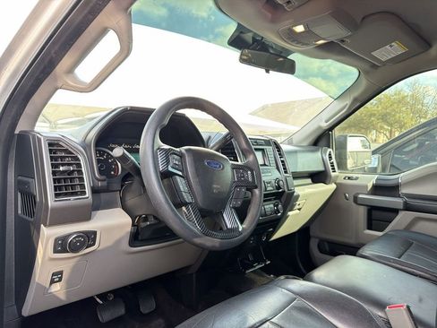 Used 2016 Ford F150 XLT image 7