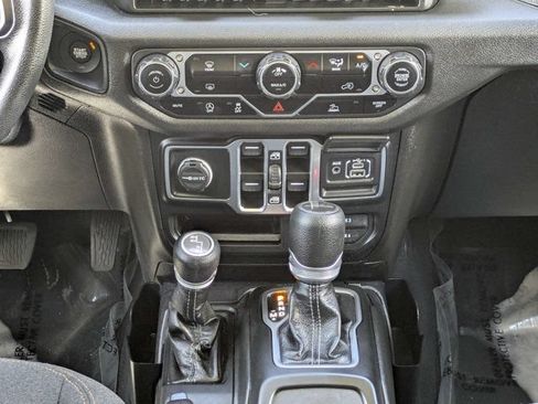 Used 2024 Jeep Gladiator Sport AWD/4WD image 19