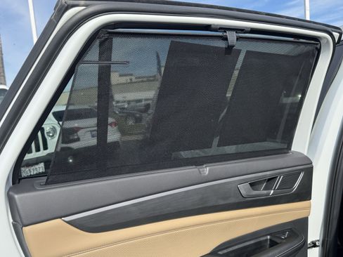 Used 2024 Volkswagen Atlas Cross Sport SE w/ Panoramic Sunroof Package image 35