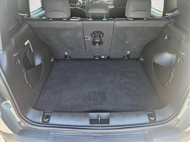 Used 2020 Jeep Renegade Latitude w/ Popular Equipment Group FWD image 6
