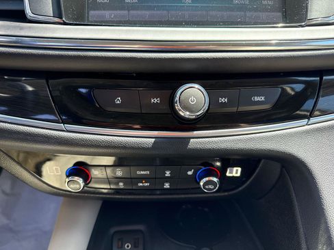 Used 2019 Buick Enclave Essence FWD image 19