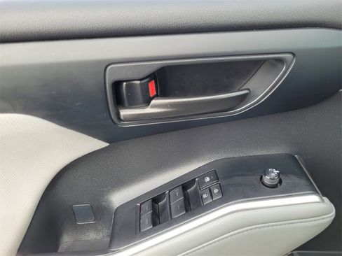 Certified 2024 Toyota Highlander LE image 26