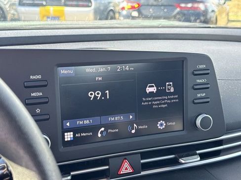 Used 2024 Hyundai Elantra SE image 17