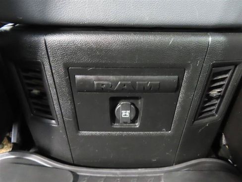 Used 2019 RAM 1500 Big Horn AWD/4WD image 31