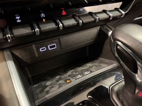 Used 2024 Chevrolet Colorado ZR2 w/ ZR2 Convenience Package III image 15