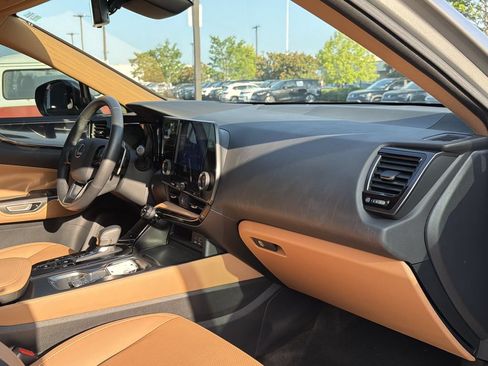 Used 2024 Lexus NX 250 FWD w/ Towing Package (2000 Lbs) image 19