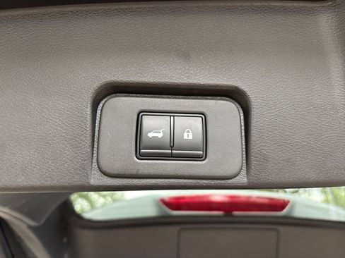 Used 2025 Nissan Rogue SV FWD image 23