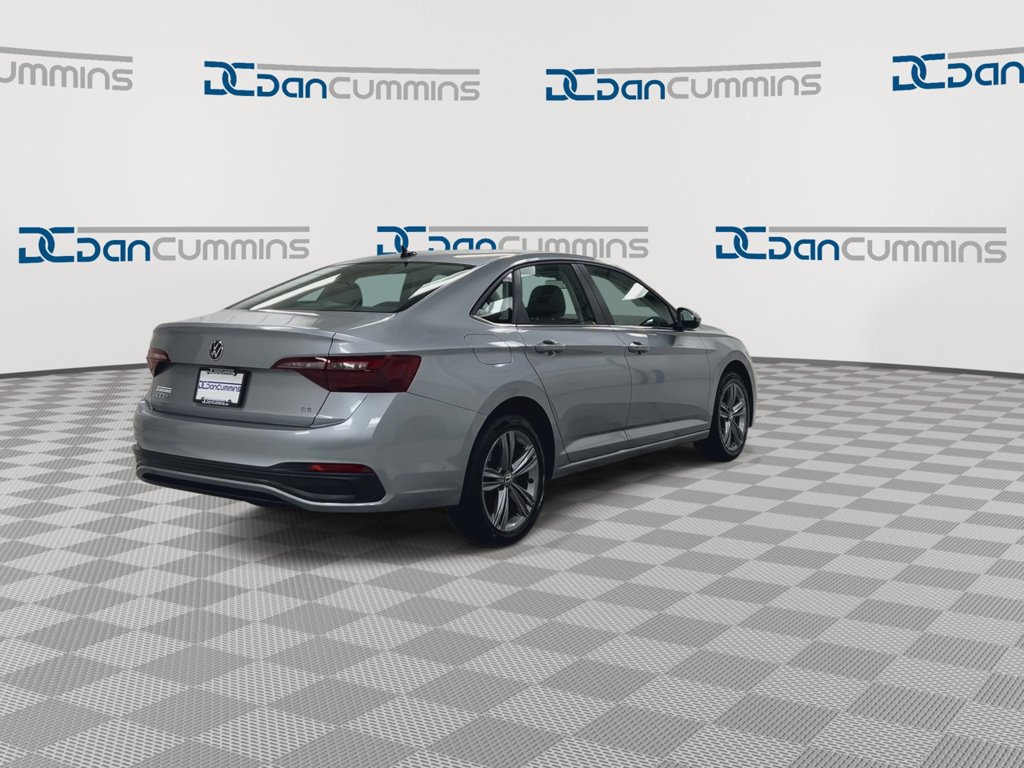 Used 2024 Volkswagen Jetta SE FWD image 8