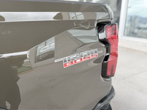 Used 2025 Chevrolet Colorado Trail Boss image 8