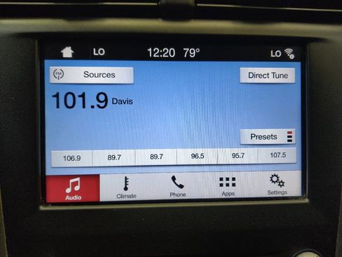 Used 2018 Ford Fusion SE w/ Fusion SE Technology Package FWD image 25