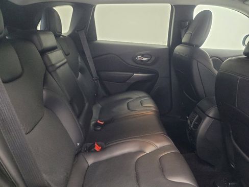 Used 2019 Jeep Cherokee Limited image 17