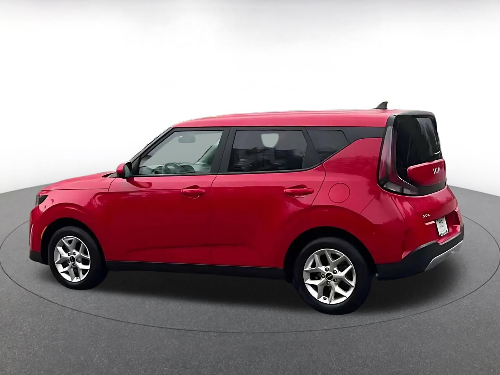 Used 2025 Kia Soul LX w/ LX Technology Package FWD image 7
