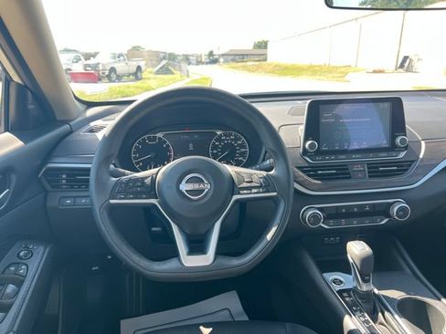 Used 2025 Nissan Altima 2.5 SV FWD image 20