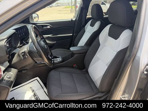 Used 2024 Chevrolet Trax RS FWD image 25