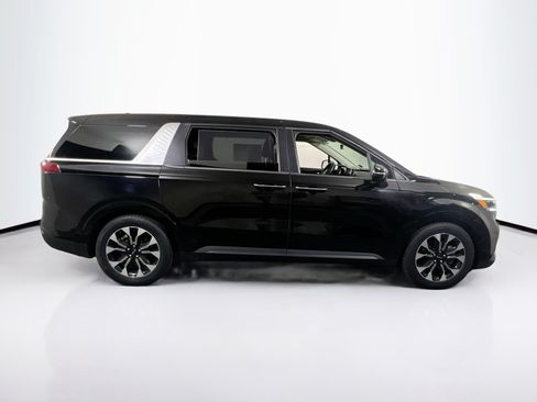 Used 2024 Kia Carnival EX FWD image 4