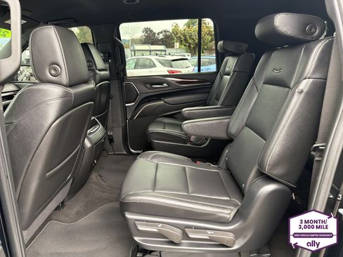 Used 2024 Cadillac Escalade ESV Luxury AWD/4WD image 11