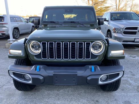 Used 2024 Jeep Wrangler Sahara w/ Technology Group image 9