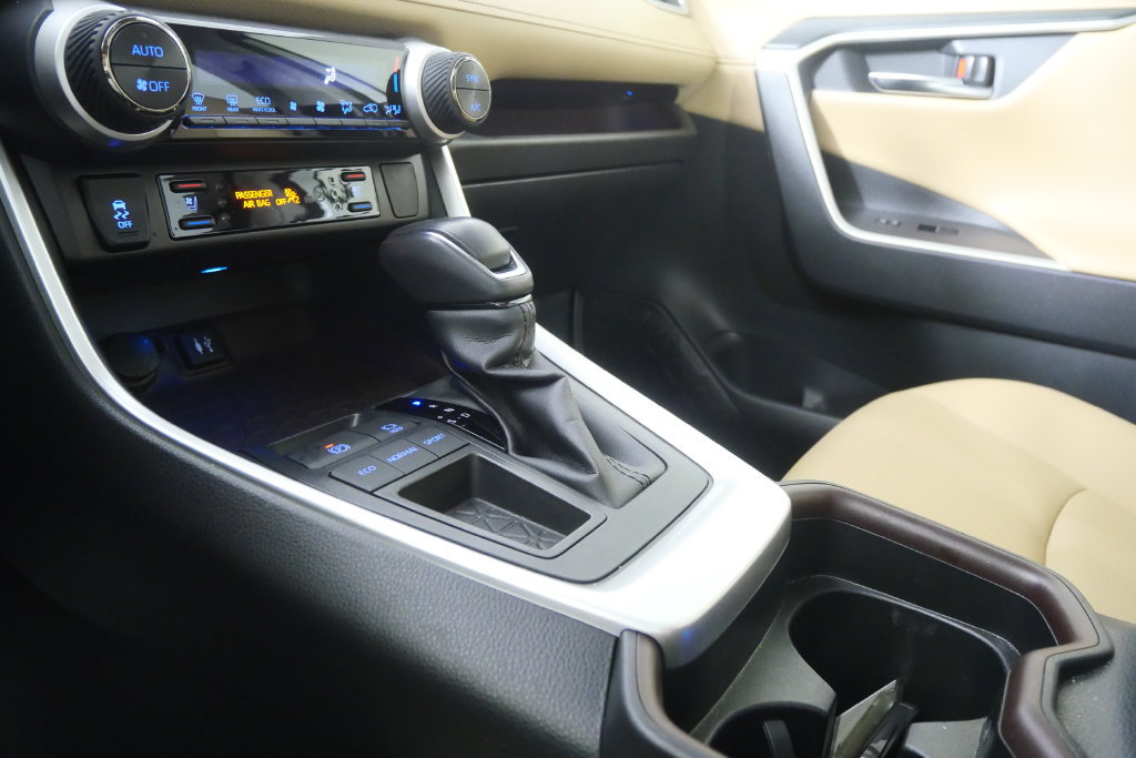 Used 2019 Toyota RAV4 Limited w/ Cold Weather Package FWD image 26