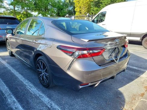 Used 2024 Toyota Camry SE FWD image 4
