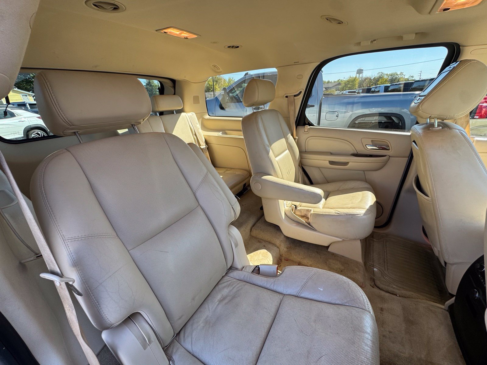 Used 2007 Cadillac Escalade AWD w/ Climate Package image 30