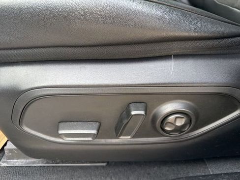 Used 2023 Jeep Grand Cherokee Altitude image 17