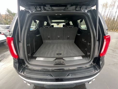 Used 2023 GMC Yukon XL Denali image 7
