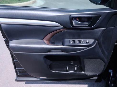 Used 2019 Toyota Highlander XLE AWD/4WD image 67